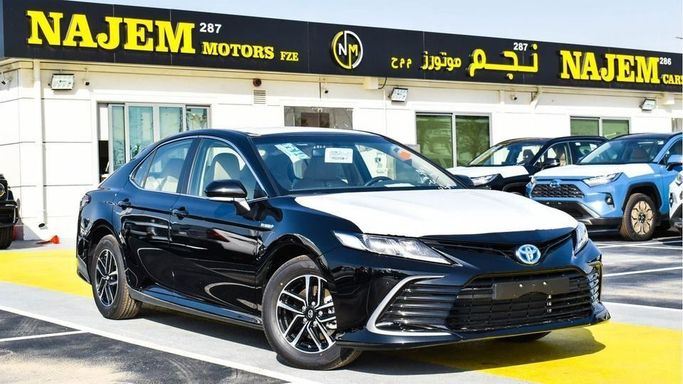 Новый Toyota Camry VIII (XV70) Рестайлинг, 2.5 л, 2023 в Дубае от Najem Motors Черный цвет. GCC | AUTO.AE