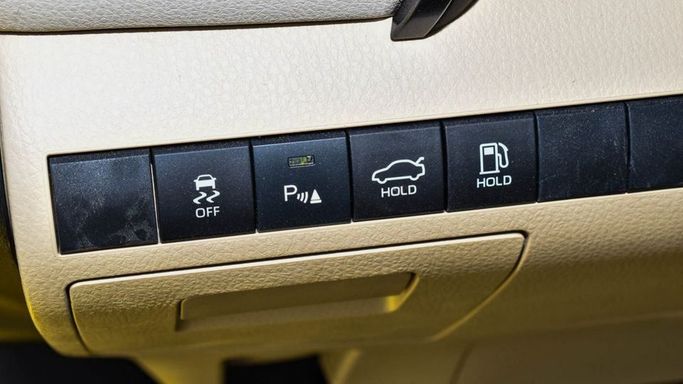 Новый Toyota Camry VIII (XV70) Рестайлинг, 2.5 л, 2023 в Дубае от Najem Motors Черный цвет. GCC | AUTO.AE