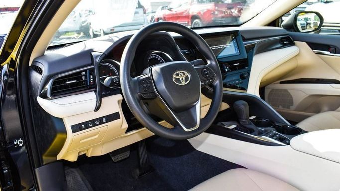 Новый Toyota Camry VIII (XV70) Рестайлинг, 2.5 л, 2023 в Дубае от Najem Motors Черный цвет. GCC | AUTO.AE