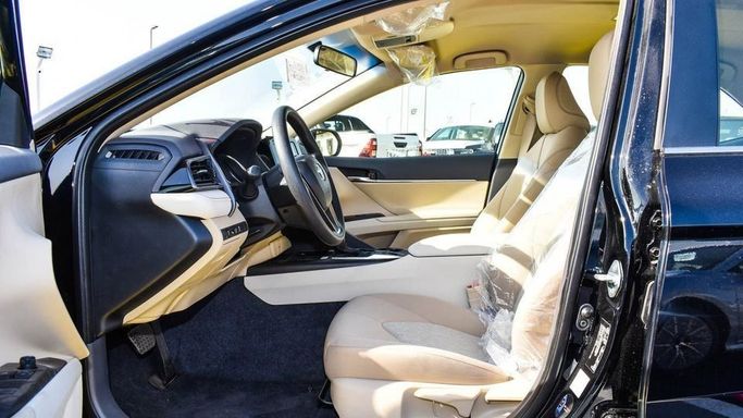 Новый Toyota Camry VIII (XV70) Рестайлинг, 2.5 л, 2023 в Дубае от Najem Motors Черный цвет. GCC | AUTO.AE