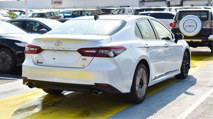 Новый Toyota Camry VIII (XV70) Рестайлинг, 3.5 л, 2023 в Дубае от Najem Motors Белый цвет. GCC | AUTO.AE