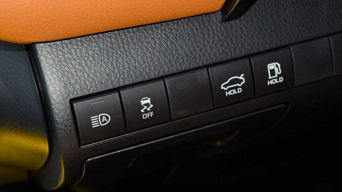 Новый Toyota Camry VIII (XV70) Рестайлинг, 3.5 л, 2023 в Дубае от Najem Motors Белый цвет. GCC | AUTO.AE