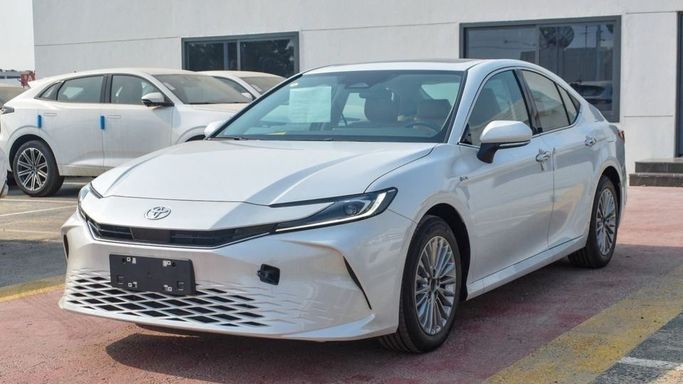 New Toyota Camry IX (XV80) China Market, 2.0 l, 2024 in Dubai by Albakheet Motors, White color. Chinese Specs | AUTO.AE
