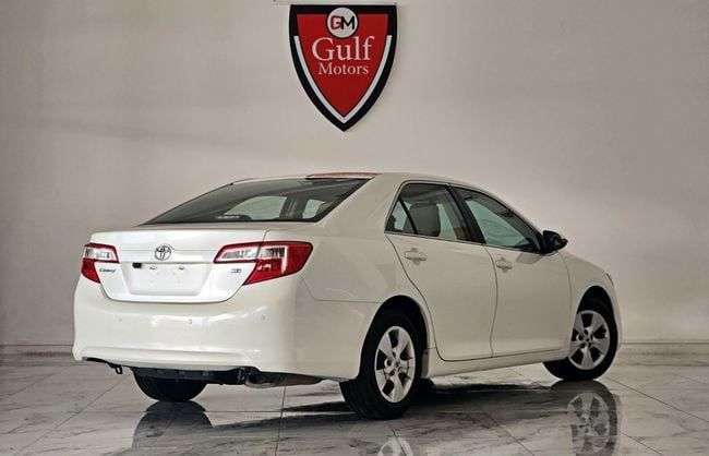 Used Toyota Camry VII (XV50) Facelift, 2.5 l, 2014 in Dubai by Gulf Motors, White color. GCC Specs | AUTO.AE