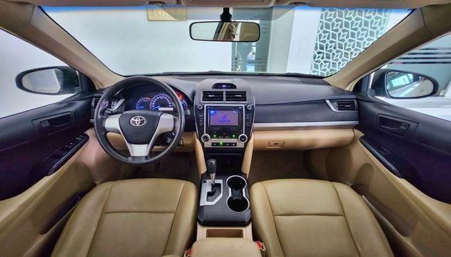 Used Toyota Camry VII (XV50) Facelift, 2.5 l, 2014 in Dubai by Gulf Motors, White color. GCC Specs | AUTO.AE