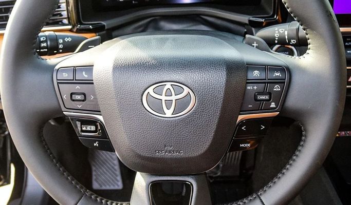 Новый Toyota Camry IX (XV80), 2.5 л, 2025 в Дубае от Segrex Auto Черный цвет. GCC | AUTO.AE