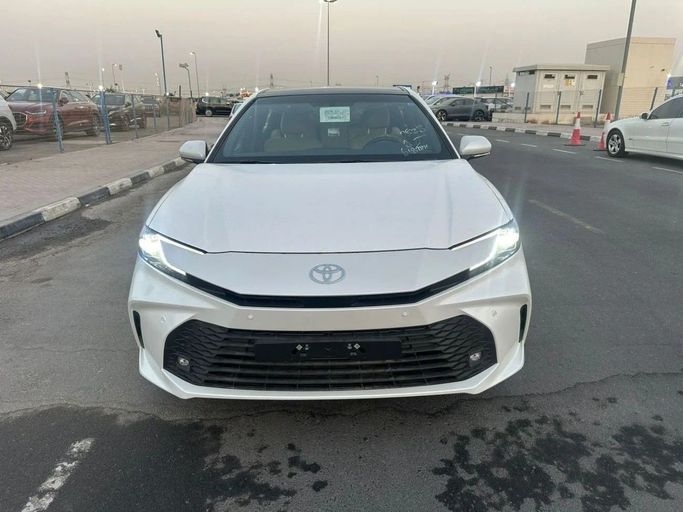 Новый Toyota Camry IX (XV80), 2.5 л, 2025 в Дубае от World Center Motors FZE Белый цвет. GCC | AUTO.AE