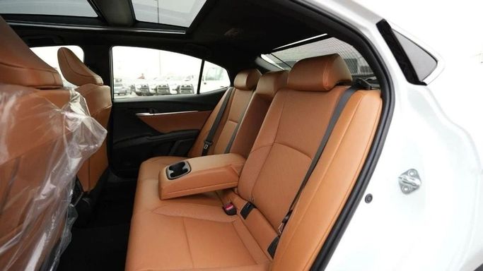 Новый Toyota Camry IX (XV80), 2.5 л, 2025 в Дубае от World Center Motors FZE Белый цвет. GCC | AUTO.AE