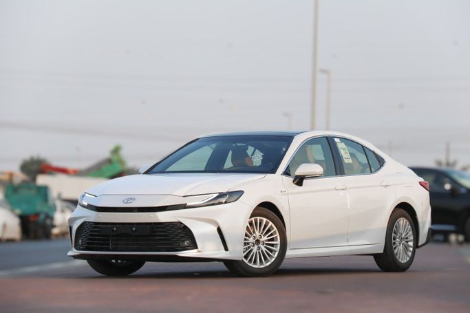 Новый Toyota Camry IX (XV80), 2.5 л, 2025 в Дубае от Atlantic Motors FZCO Белый цвет.  | AUTO.AE