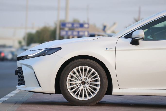 Новый Toyota Camry IX (XV80), 2.5 л, 2025 в Дубае от Atlantic Motors FZCO Белый цвет.  | AUTO.AE