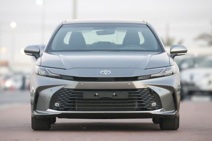 Новый Toyota Camry IX (XV80), 2.5 л, 2025 в Дубае от Atlantic Motors FZCO Серый цвет.  | AUTO.AE