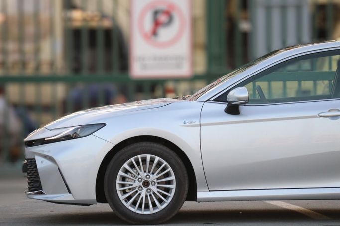 Новый Toyota Camry IX (XV80), 2.5 л, 2025 в Дубае от Atlantic Motors FZCO Серебристый цвет.  | AUTO.AE