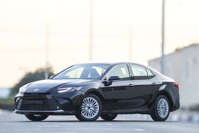 Новый Toyota Camry IX (XV80), 2.5 л, 2025 в Дубае от Atlantic Motors FZCO Черный цвет. GCC | AUTO.AE