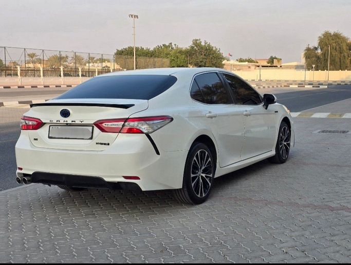 Used Toyota Camry VIII (XV70), 2.5 l, 2019 in Dubai, White color. GCC Specs | AUTO.AE