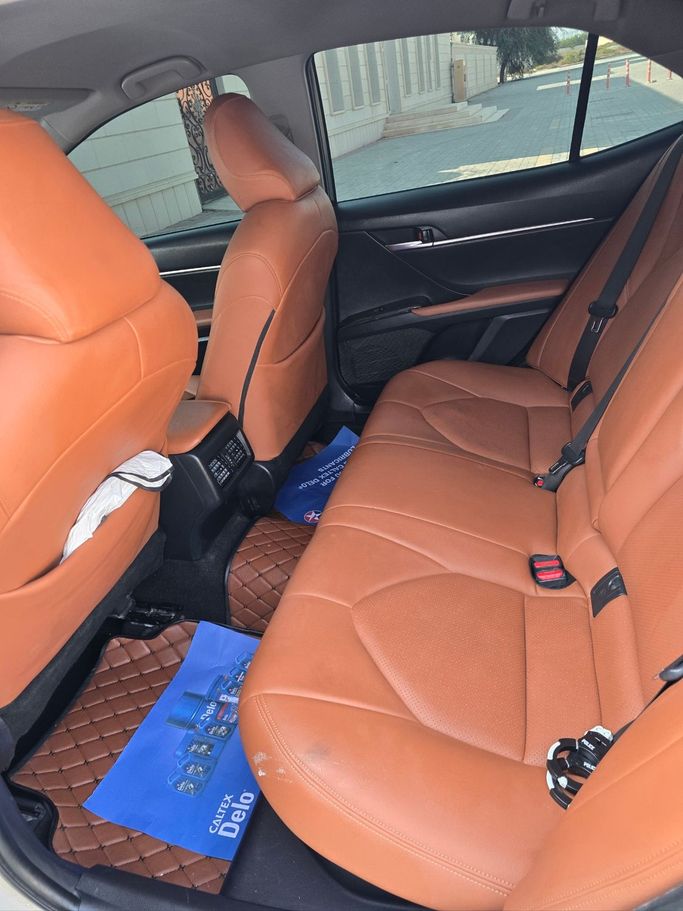 Used Toyota Camry VIII (XV70), 2.5 l, 2019 in Dubai, White color. GCC Specs | AUTO.AE