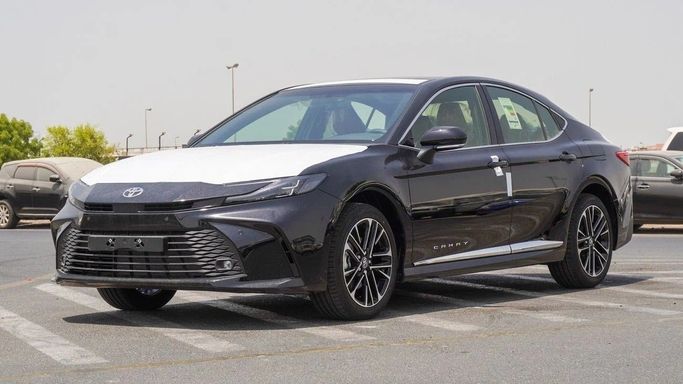 جديدة Toyota Camry عملية فيس ليفت VIII (XV70), 2.5 l, 2025 في في دبي من GT MOTORS، اللون أسود. مواصفات الخليج | AUTO.AE