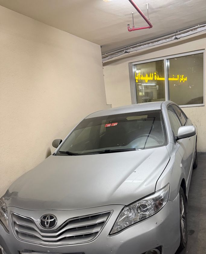 مستعملة Toyota Camry عملية فيس ليفت VI (XV40), 2.4 l, 2011 في في دبي، اللون فضي. مواصفات الخليج | AUTO.AE