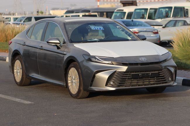جديدة Toyota Camry التاسع (XV80), 2.5 l, 2025 في في دبي من AL SHERAA AL MALAKI، اللون فضي. مواصفات الخليج | AUTO.AE