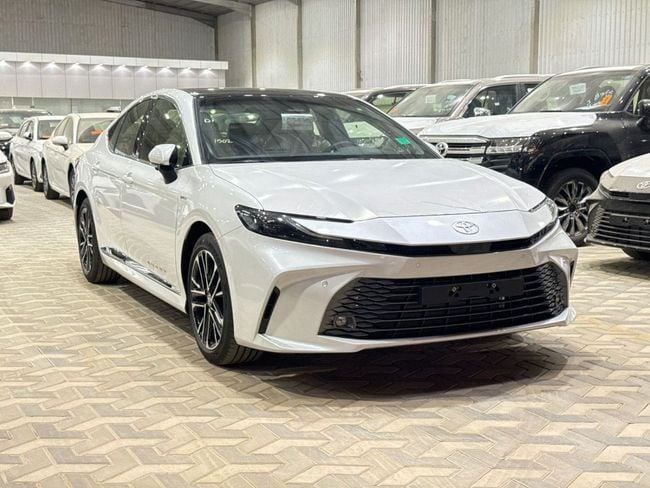 جديدة Toyota Camry التاسع (XV80), 2.5 l, 2026 في في دبي من AL SHERAA AL MALAKI، اللون أبيض. مواصفات الخليج | AUTO.AE
