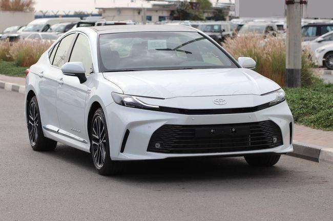 New Toyota Camry VIII (XV70) Facelift, 2.5 l, 2026 in Dubai by AL SHERAA AL MALAKI, White color. GCC Specs | AUTO.AE