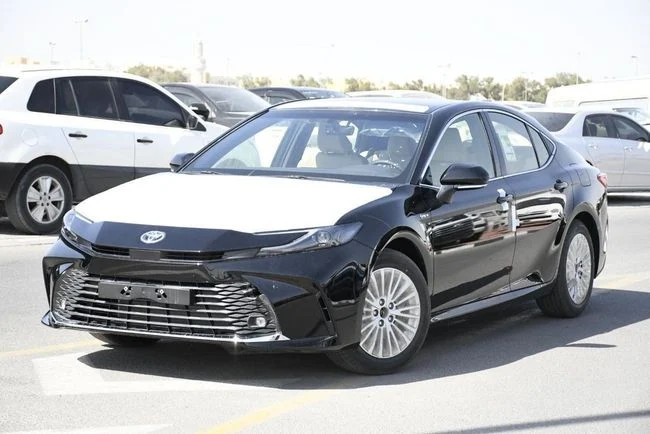 Новый Toyota Camry IX (XV80), 2.5 л, 2025 в Дубае от AL MADINA CARS FZE Черный цвет. GCC | AUTO.AE