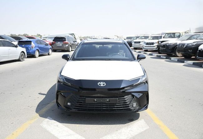 جديدة Toyota Camry التاسع (XV80), 2.5 l, 2025 في في دبي من AL MADINA CARS FZE، اللون أسود. مواصفات الخليج | AUTO.AE