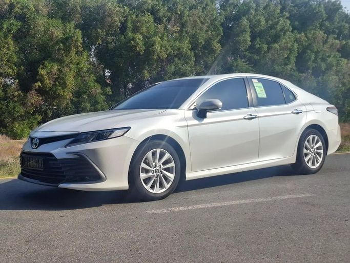 Used Toyota Camry VIII (XV70) Facelift, 2.5 l, 2024 in Dubai by Hashem Used Cars, White color.  | AUTO.AE