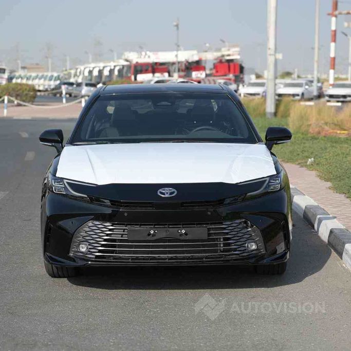 Новый Toyota Camry VIII (XV70) Рестайлинг, 2.5 л, 2025 в Дубае от Auto Vision LLC Черный цвет.  | AUTO.AE