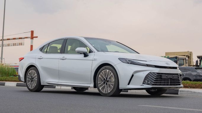 New Toyota Camry IX (XV80) China Market, 2.5 l, 2026 in Dubai by CGM Auto, White color.  | AUTO.AE | Listing #253440