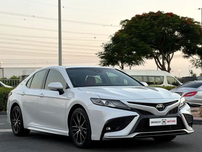 مستعملة Toyota Camry عملية فيس ليفت VIII (XV70), 3.5 l, 2024 في في دبي من Drivenchy Motors، اللون أبيض. مواصفات الخليج | AUTO.AE | إعلان #256912