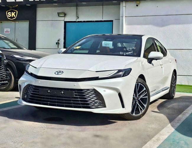 Новый Toyota Camry VIII (XV70) Рестайлинг, 2.5 л, 2026 в Дубае от SK Motors Белый цвет. GCC | AUTO.AE | Объявление #257346