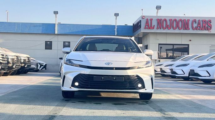 Новый Toyota Camry IX (XV80), 2.5 л, 2025 в Дубае от AL NOJOOM CARS Белый цвет. GCC | AUTO.AE | Объявление #257360