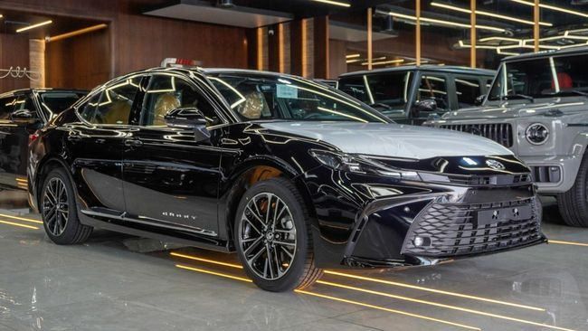 جديدة Toyota Camry التاسع (XV80), 2.5 l, 2025 في في الإمارات, دبي من GT MOTORS، اللون أسود. مواصفات الخليج | AUTO.AE | إعلان #274484