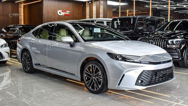 جديدة Toyota Camry التاسع (XV80), 2.5 l, 2024 في في الإمارات, دبي من GT MOTORS، اللون فضي. مواصفات الخليج | AUTO.AE | إعلان #274985