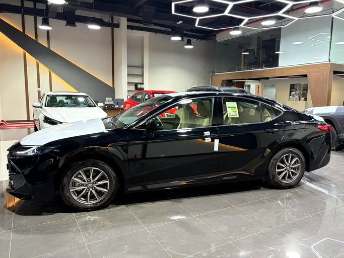 جديدة ⁦Toyota Camry التاسع (XV80)، 2.5 l، 2026⁩ في في الإمارات, دبي من BANIYAS CARS SHOWROOM، اللون أسود. مواصفات الخليج | AUTO.AE | إعلان #286414