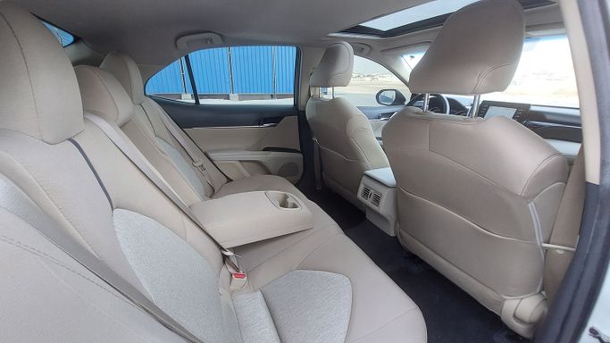 Подержанный Toyota Camry VIII (XV70) Рестайлинг, 2.5 л, 2023 в ОАЭ, Дубай Белый цвет. GCC | AUTO.AE | Объявление #295418 — фото 11 из 12