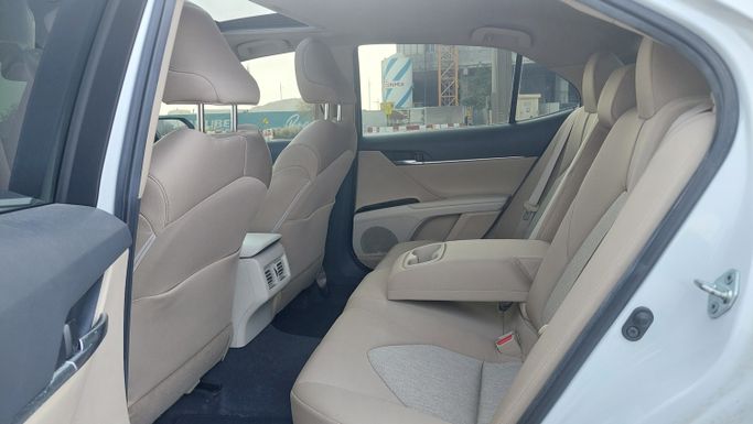 Подержанный Toyota Camry VIII (XV70) Рестайлинг, 2.5 л, 2023 в ОАЭ, Дубай Белый цвет. GCC | AUTO.AE | Объявление #295418 — фото 10 из 12