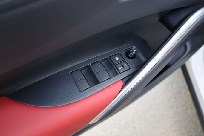 Новый Toyota Corolla Cross I, 2.0 л, 2024 в Дубае от JES Motors Белый цвет.  | AUTO.AE