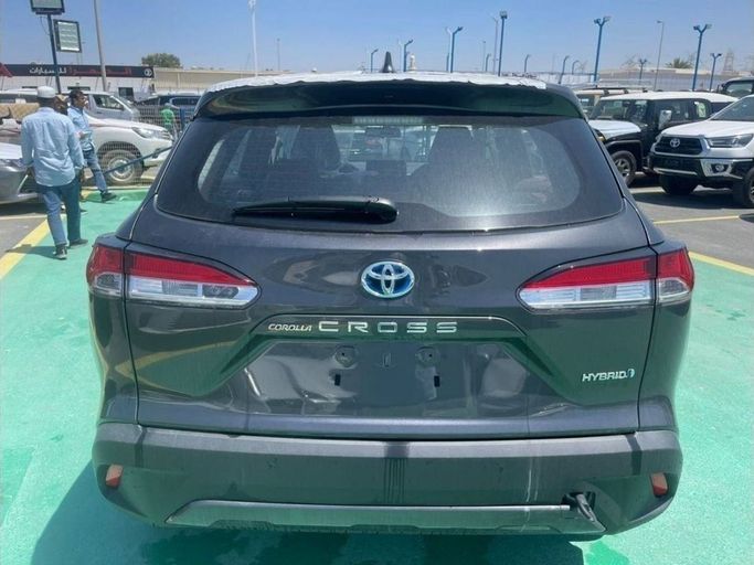 New Toyota Corolla Cross I, 1.8 l, 2023 in Dubai by Mohamed Hakim Motors, Silver color. GCC Specs | AUTO.AE