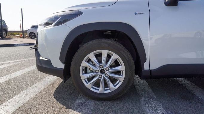 Новый Toyota Corolla Cross I, 2.0 л, 2024 в Дубае от Najem Motors Белый цвет. Китайская | AUTO.AE