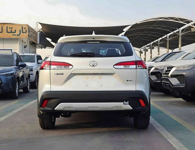 Новый Toyota Corolla Cross I, 2.0 л, 2025 в Дубае от SK Motors Белый цвет. Китайская | AUTO.AE