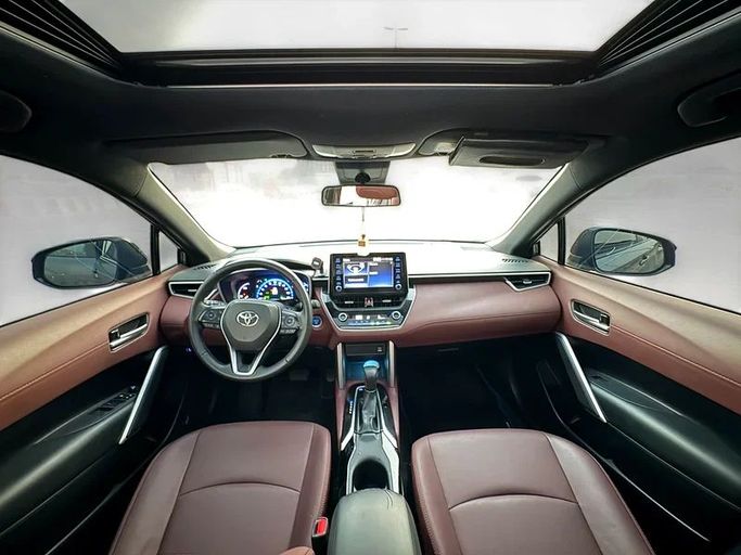 Подержанный Toyota Corolla Cross I, 1.8 л, 2023 в Дубае от Andaleeb Cars Черный цвет. GCC | AUTO.AE