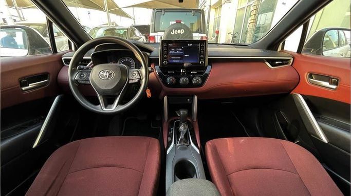 Подержанный Toyota Corolla Cross I, 1.8 л, 2022 в Дубае от Cariva Used Cars  Белый цвет. GCC | AUTO.AE