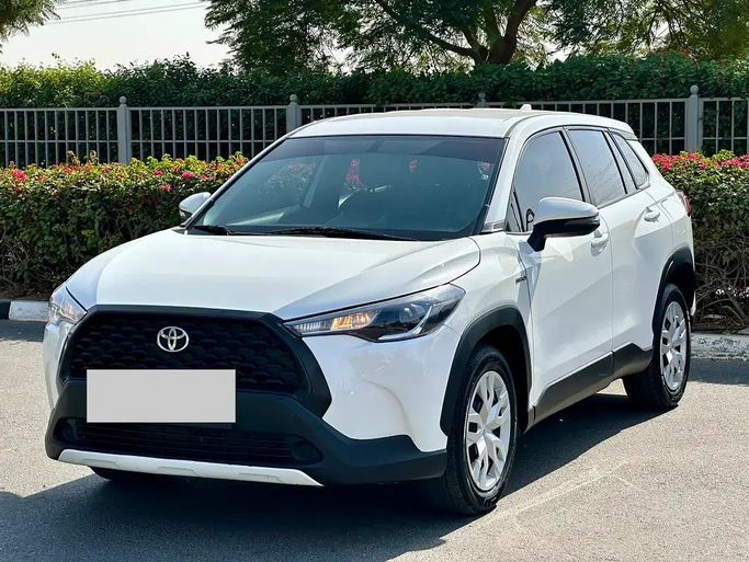 Подержанный Toyota Corolla Cross I, 1.8 л, 2023 в Дубае от Verified Hub Used Automobile Trading LLC Белый цвет. GCC | AUTO.AE