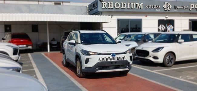 Новый Toyota Corolla Cross I, 1.8 л, 2025 в Дубае от Rhodium Motors FZE Белый цвет. GCC | AUTO.AE