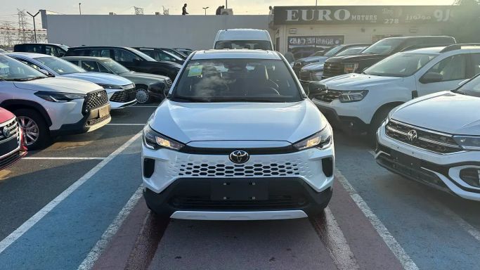 Новый Toyota Corolla Cross I, 2.0 л, 2025 в Дубае от Euro Motors Fzco Белый цвет. Китайская | AUTO.AE