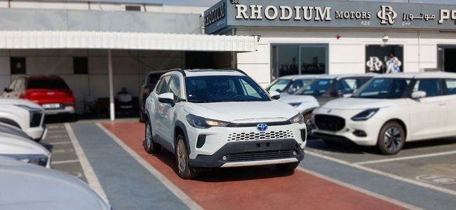 جديدة ⁦Toyota Corolla Cross أنا فيس ليفت، 1.8 l، 2025⁩ في في الإمارات, دبي من Rhodium Motors FZE، اللون أبيض. مواصفات الخليج | AUTO.AE | إعلان #286752