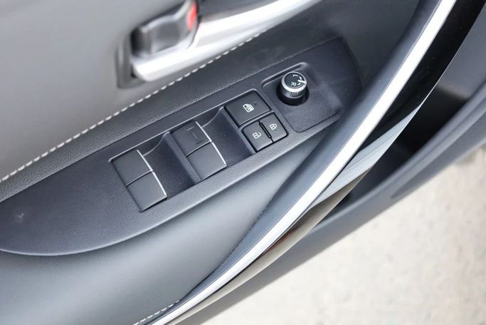 Новый Toyota Corolla Sporty XII (E210) Рестайлинг, 1.8 л, 2025 в Дубае от JES Motors Белый цвет.  | AUTO.AE