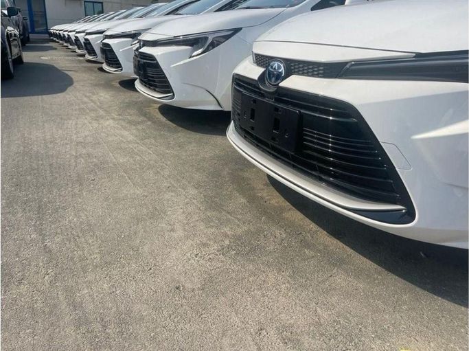 New Toyota Corolla Sporty XII (E210) Facelift, 1.8 l, 2025 in Dubai by Mohamed Hakim Motors, White color. GCC Specs | AUTO.AE