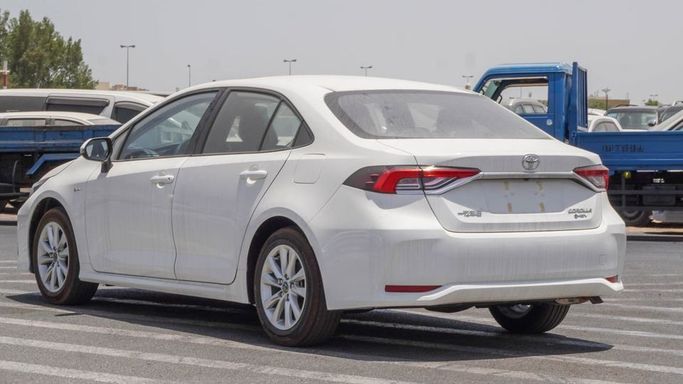 Новый Toyota Corolla XI (E160, E170, E180) Рестайлинг 1, 1.8 л, 2025 в Дубае от Najem Motors Белый цвет. Китайская | AUTO.AE
